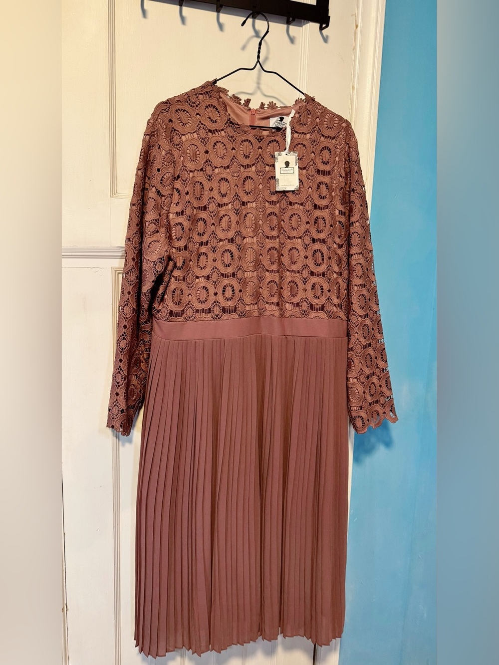 Dainty Jewells - Women’s Lace Top Pleated Midi Dress - Mauve (NEW)